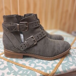 Brand new Rocket Dog gray moto style buckle strappy booties 7